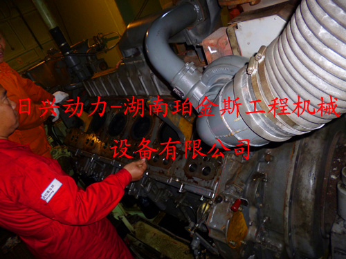 三菱R16柴油發(fā)動機缸套、活塞、連桿的解體、檢修